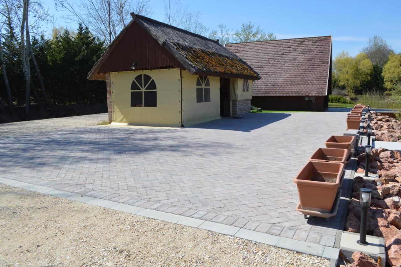 Intertranscoop Lake House Vámosszabadi Dış mekan fotoğraf